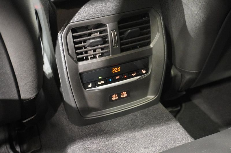 BMW i4 bild 14