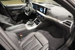 BMW i4 bild 9