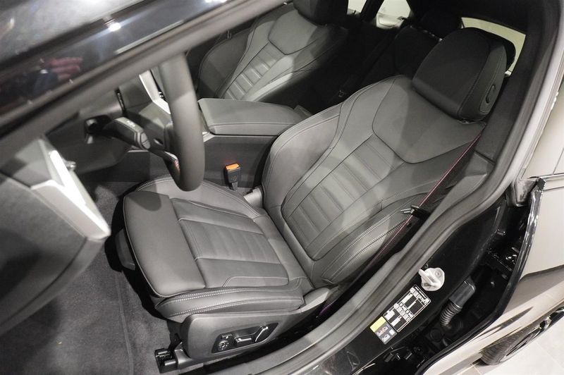 BMW i4 bild 4