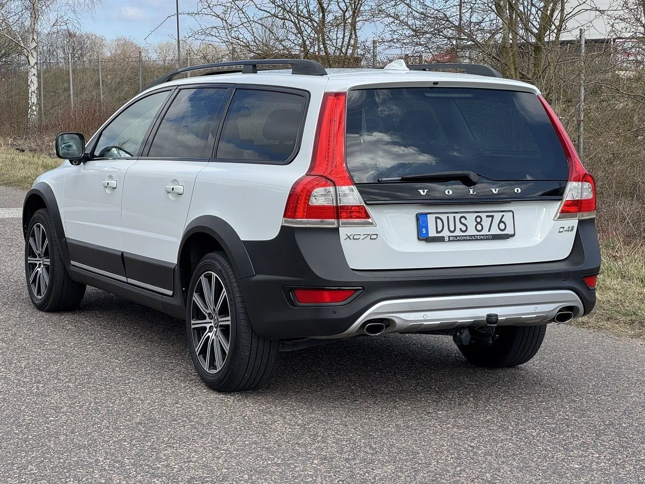 Vehicle image 16
