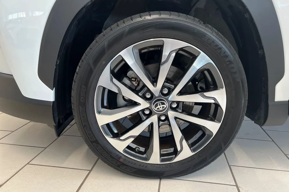 Vehicle image 16