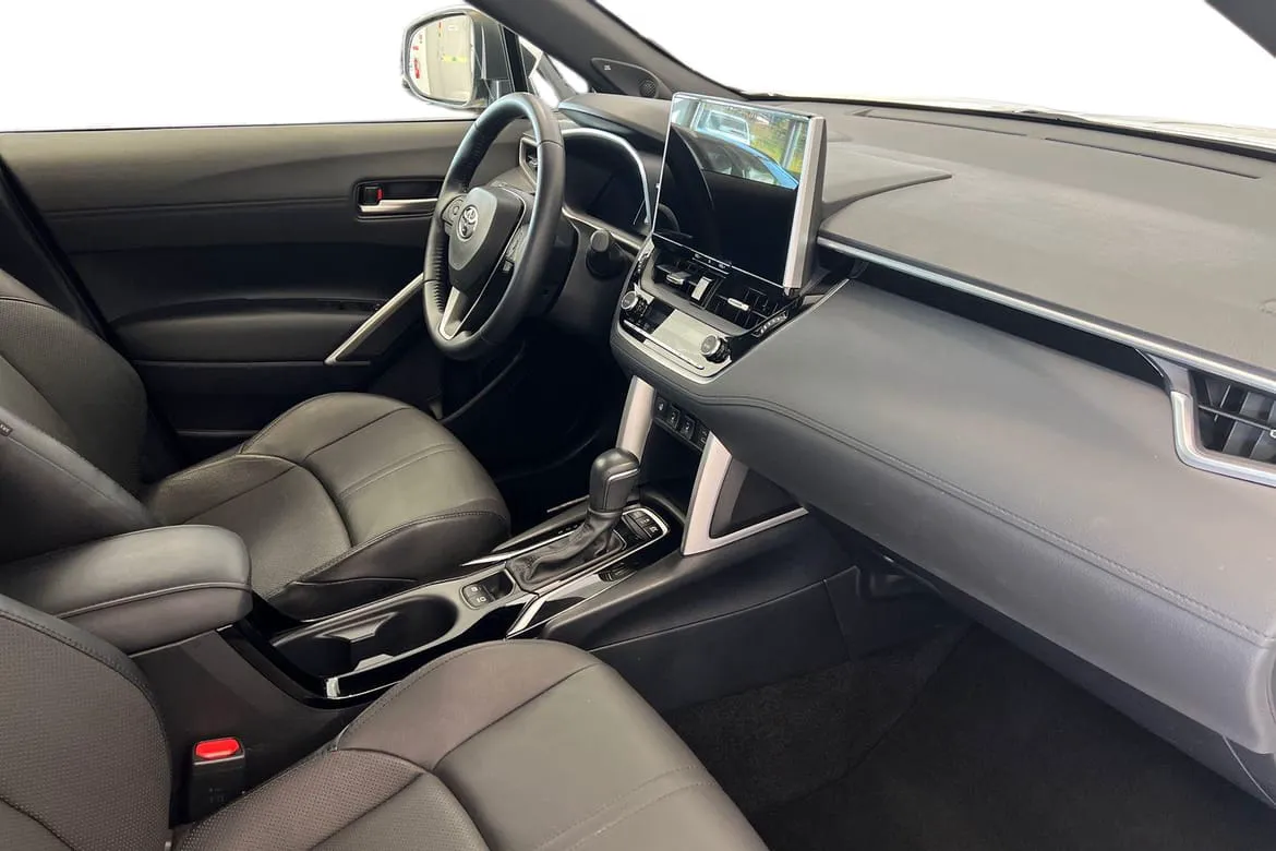 Vehicle image 6