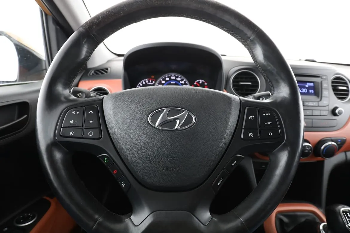 Vehicle image 18