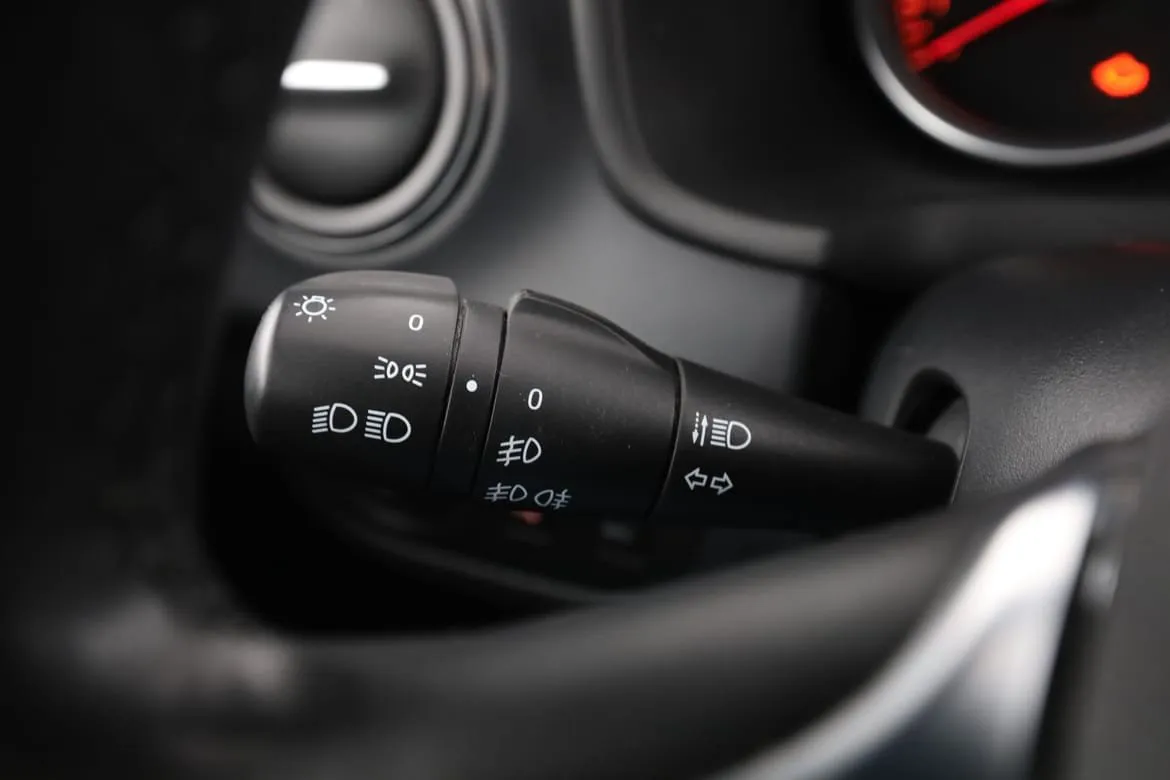 Vehicle image 32