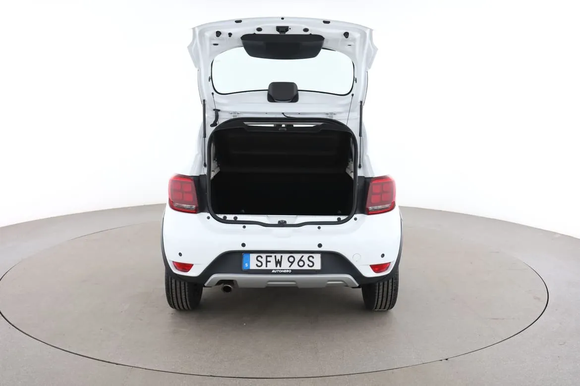 Vehicle image 16