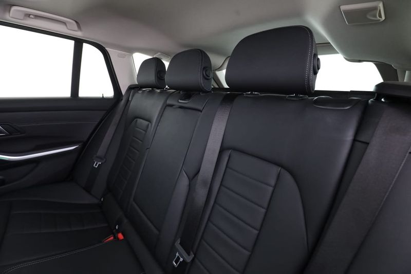 BMW 330 bild 15