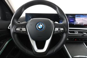 BMW 330 bild 19
