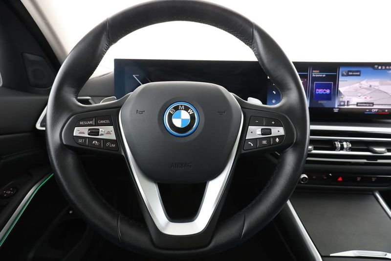 BMW 330 bild 19