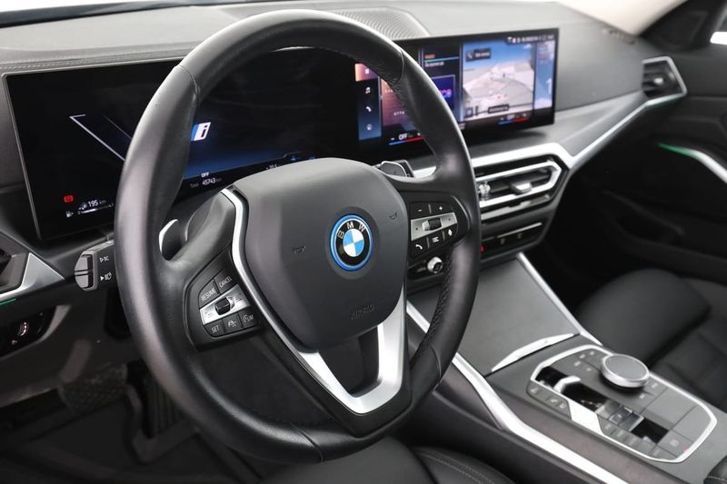BMW 330 bild 12