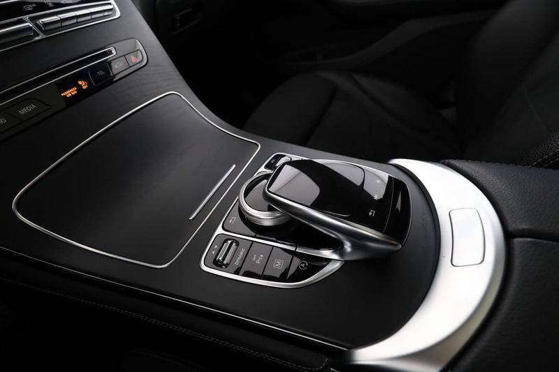 Mercedes GLC220 bild 25