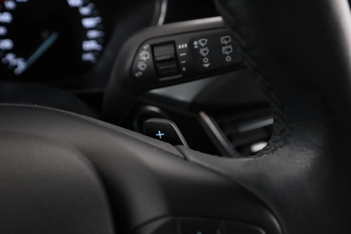 Vehicle image 28