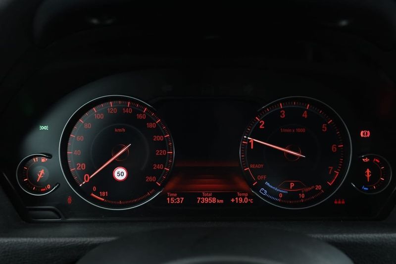 BMW 330 bild 18