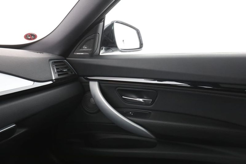 BMW 330 bild 35