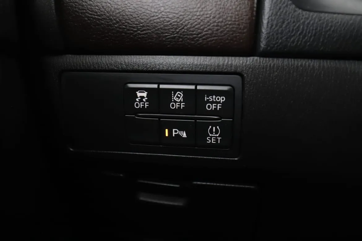 Vehicle image 32