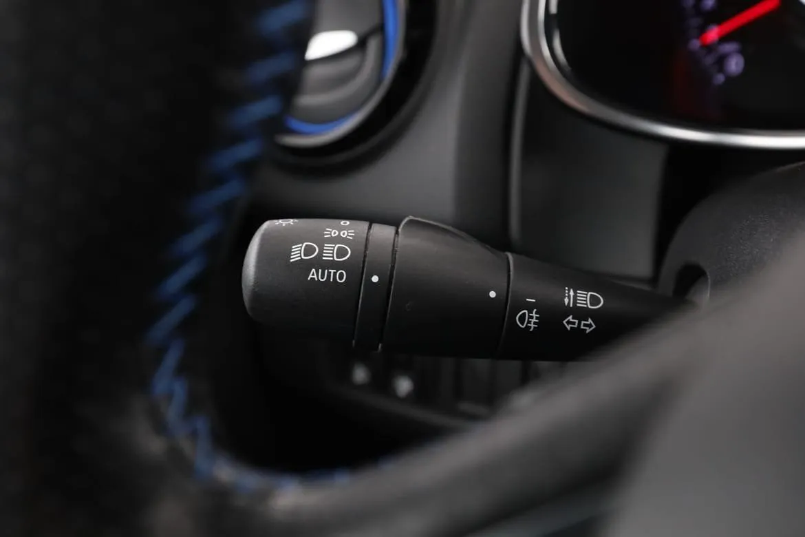 Vehicle image 32