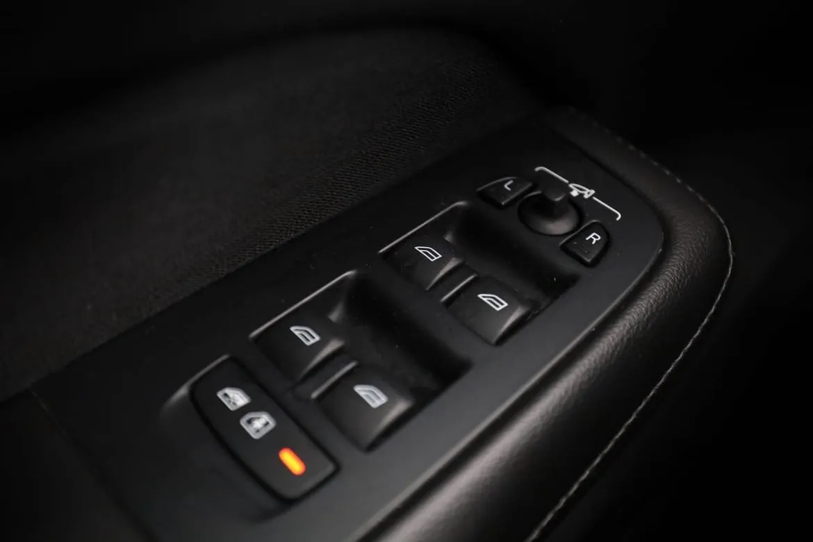 Vehicle image 34