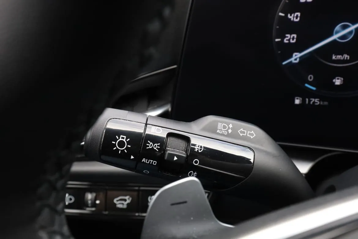 Vehicle image 32