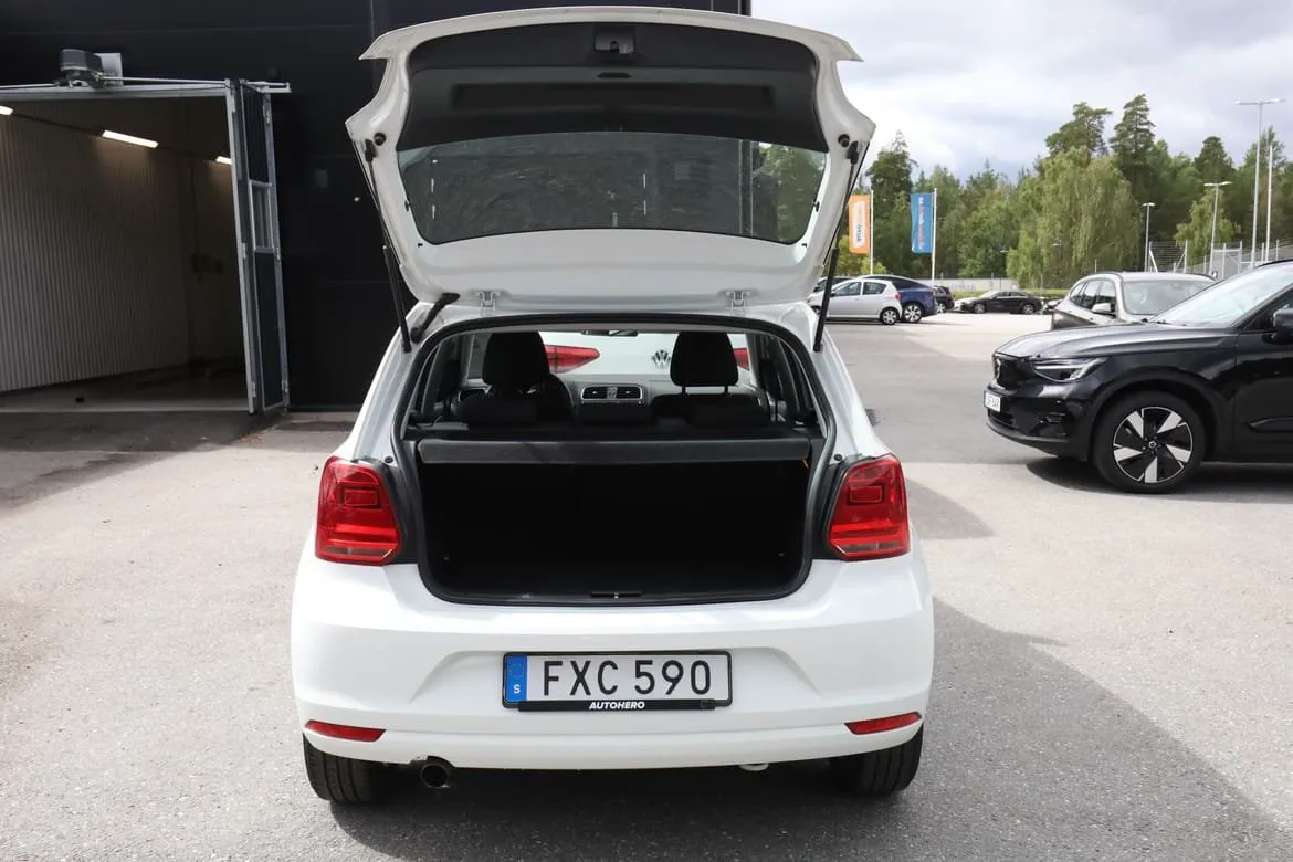 Vehicle image 16