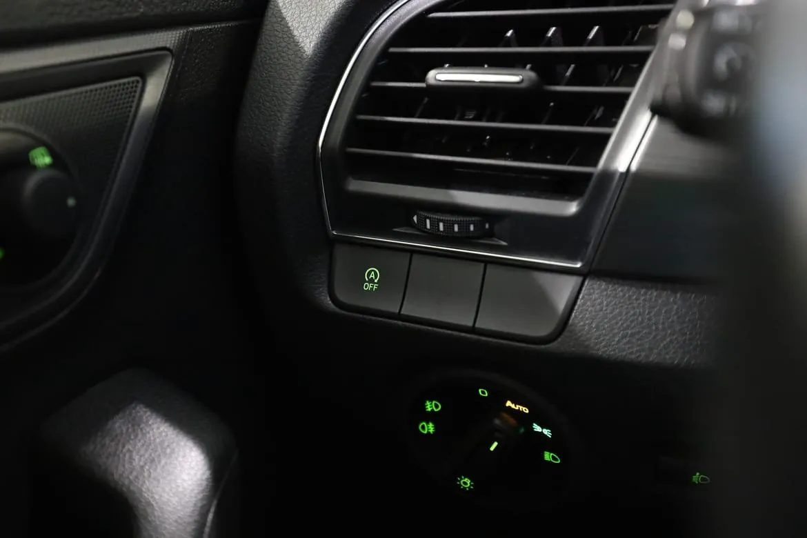 Vehicle image 32