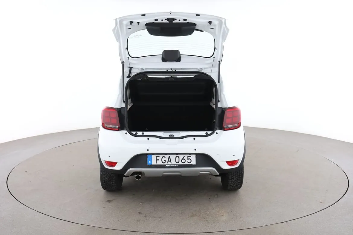 Vehicle image 16
