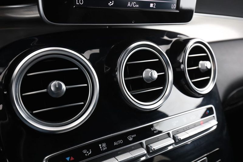 Mercedes GLC220 bild 24