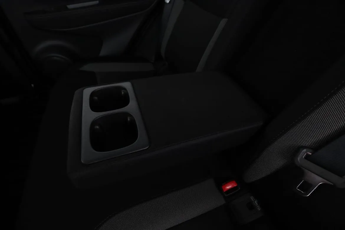 Vehicle image 28