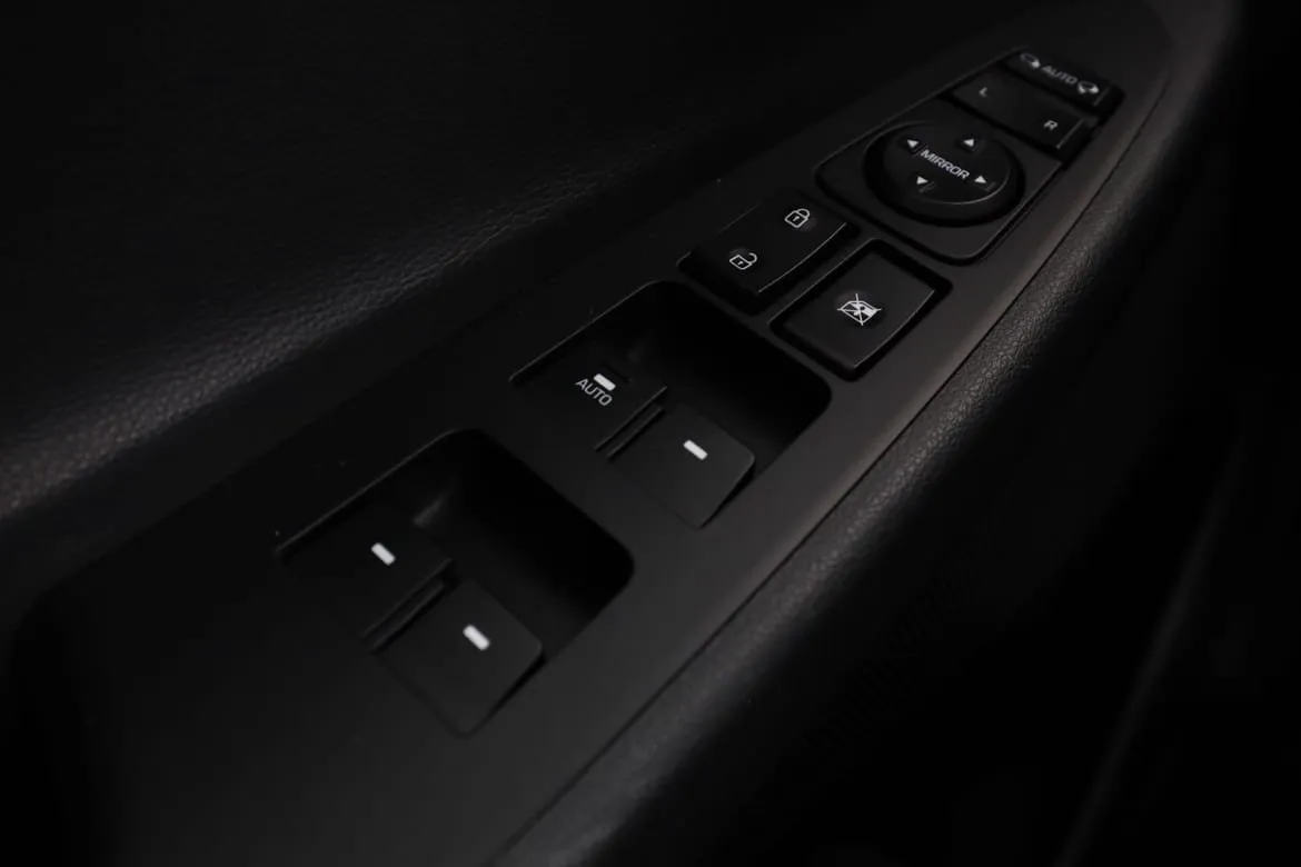 Vehicle image 28