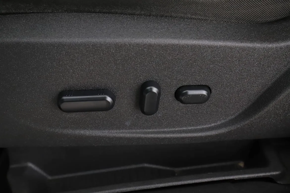 Vehicle image 34