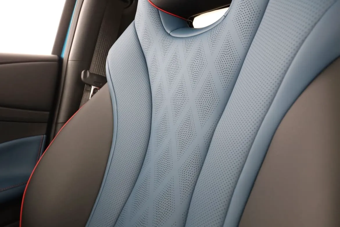 Vehicle image 32