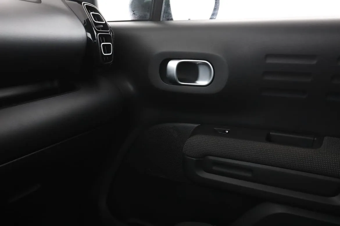 Vehicle image 28