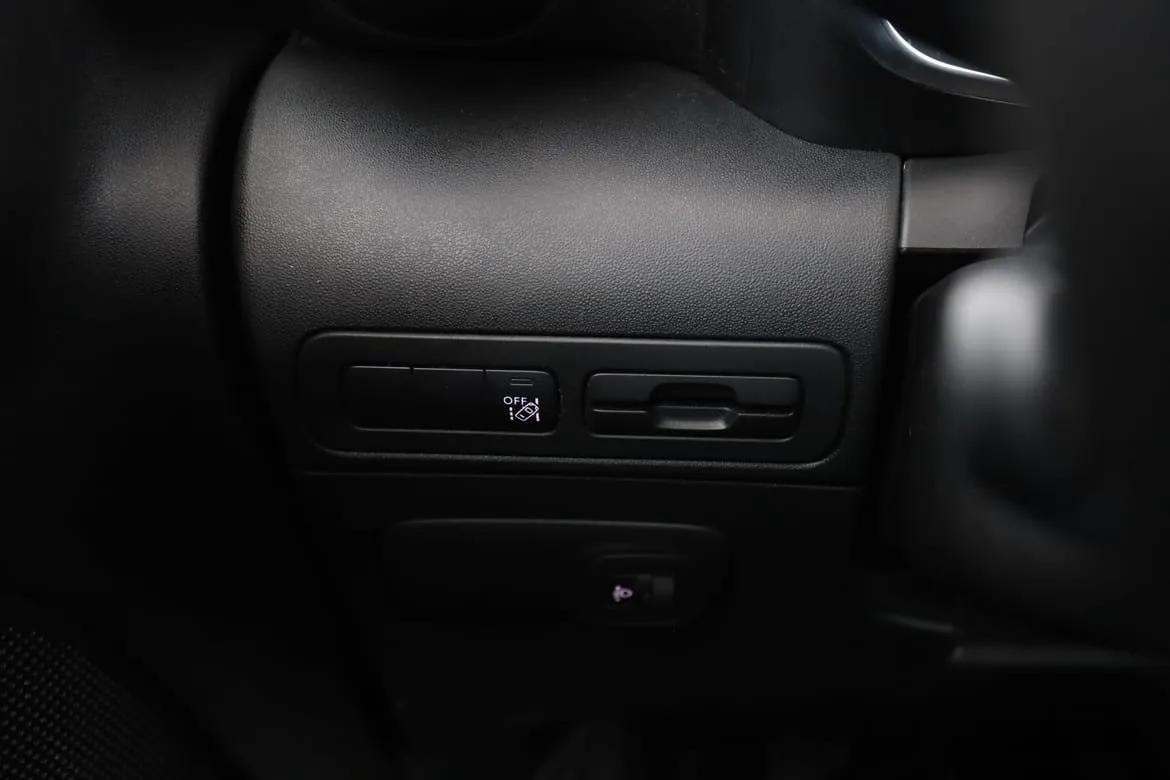 Vehicle image 32