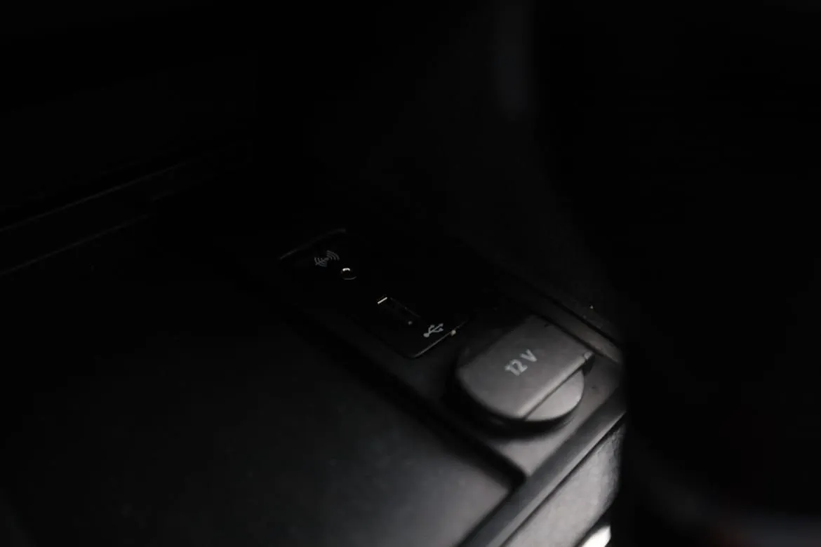 Vehicle image 28