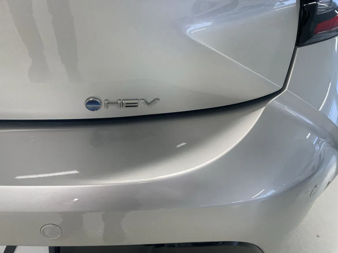 Vehicle image 15