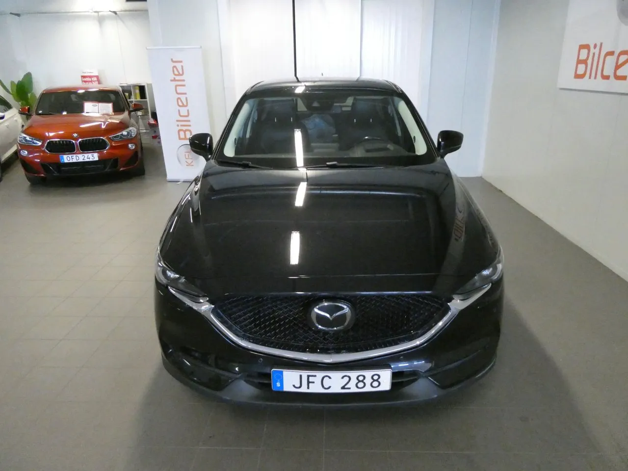 Vehicle image 8