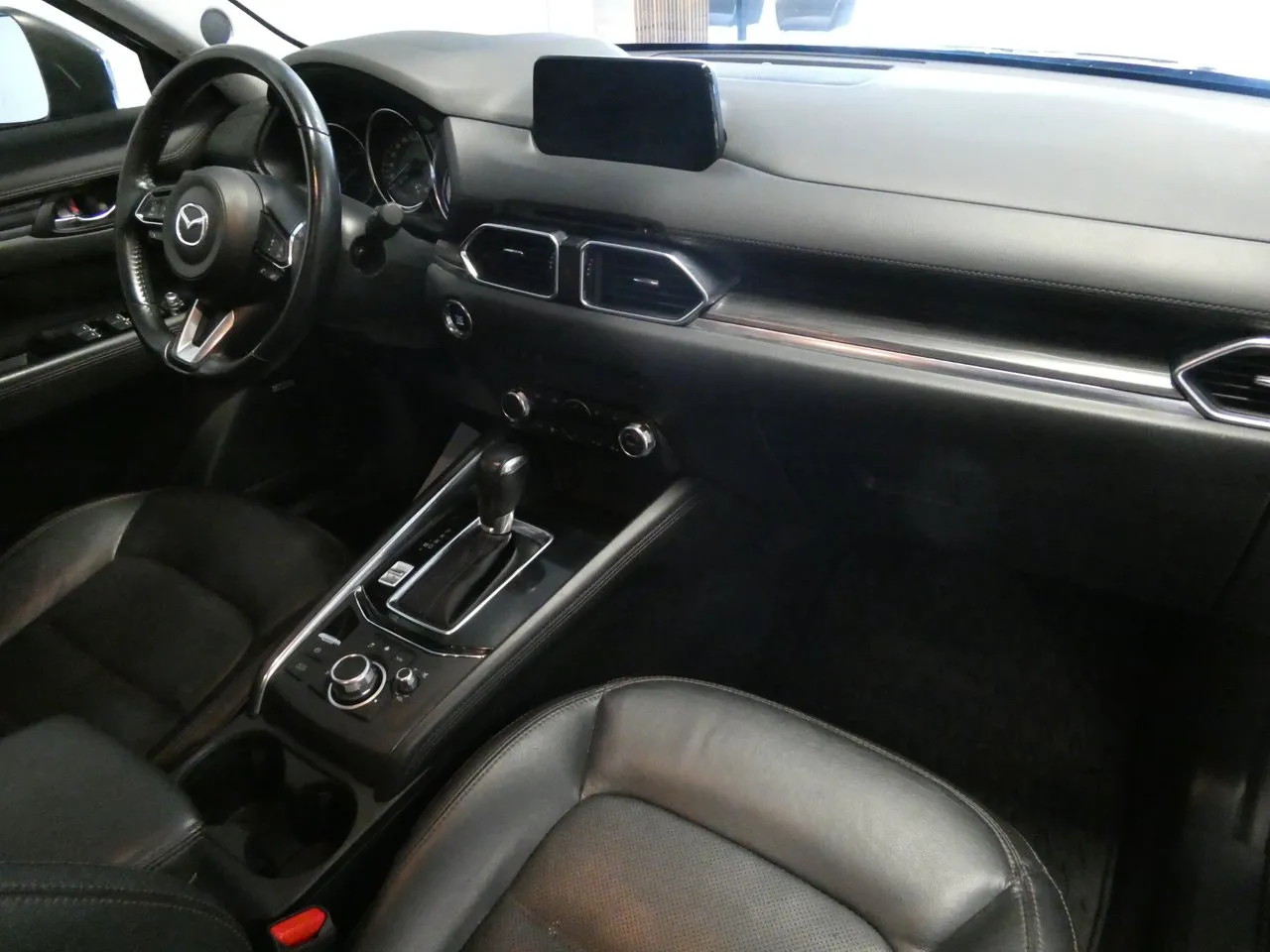 Vehicle image 10