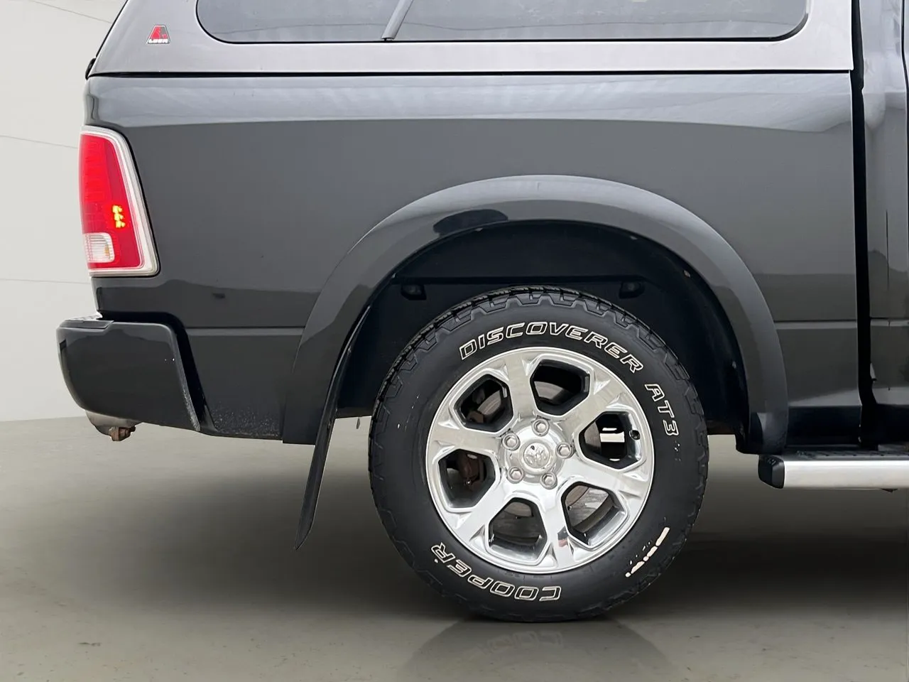 Vehicle image 32