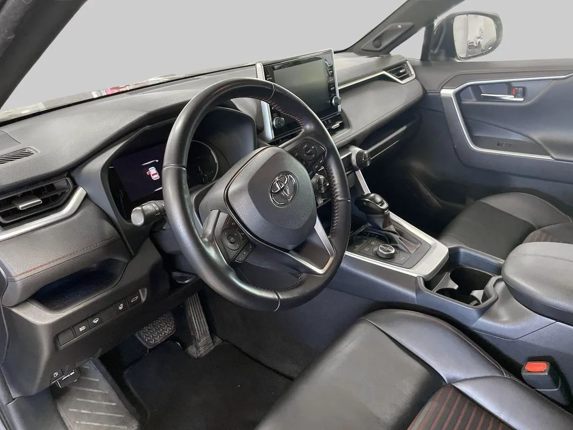 Vehicle image 13