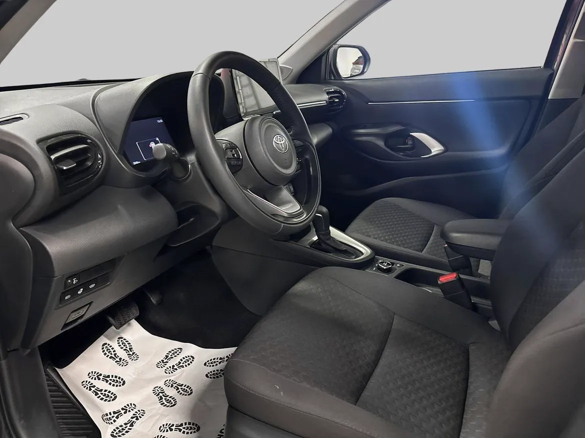Vehicle image 12