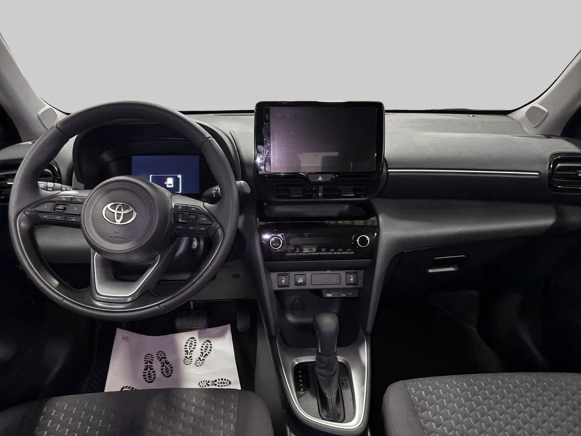 Vehicle image 10