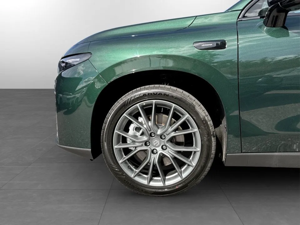 Vehicle image 8