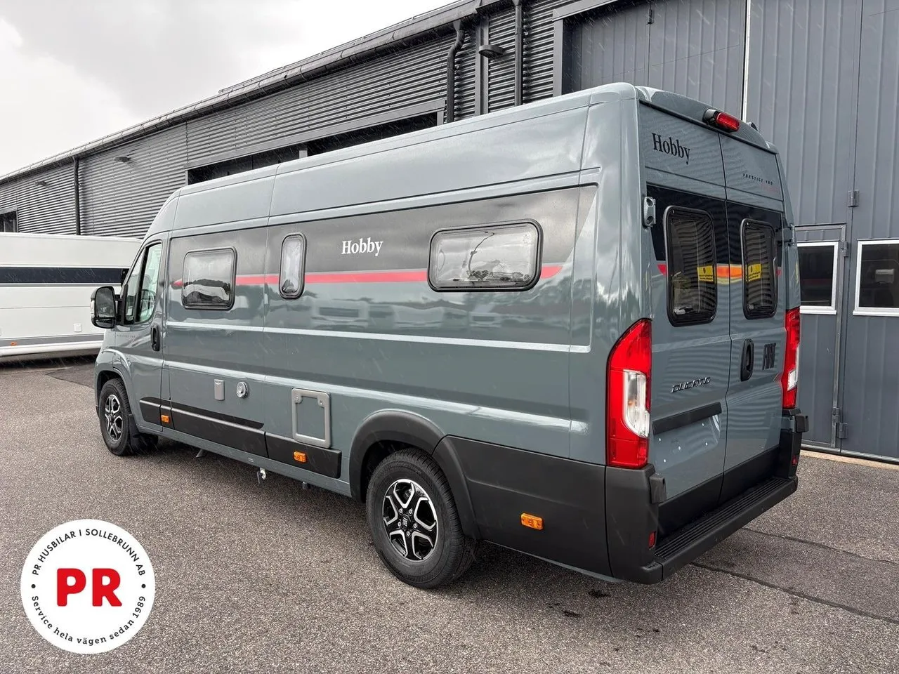 Vehicle image 10