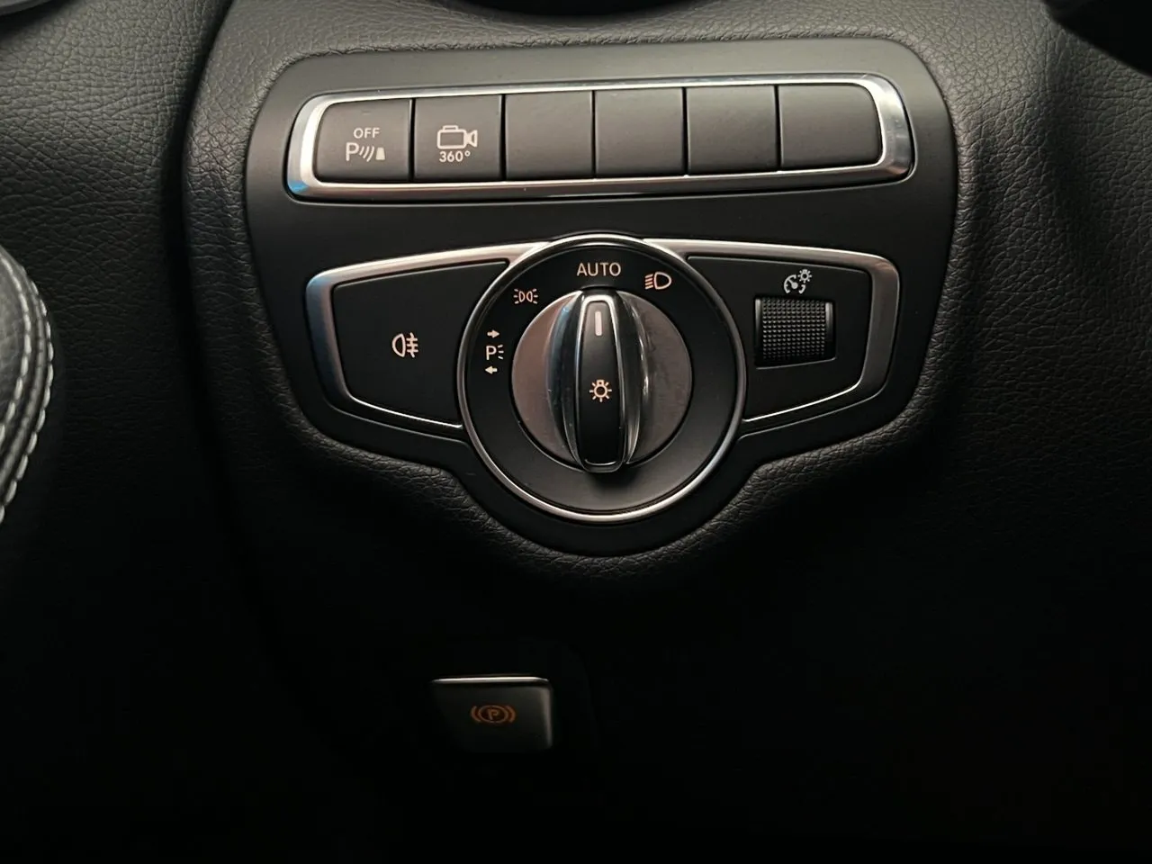 Vehicle image 32