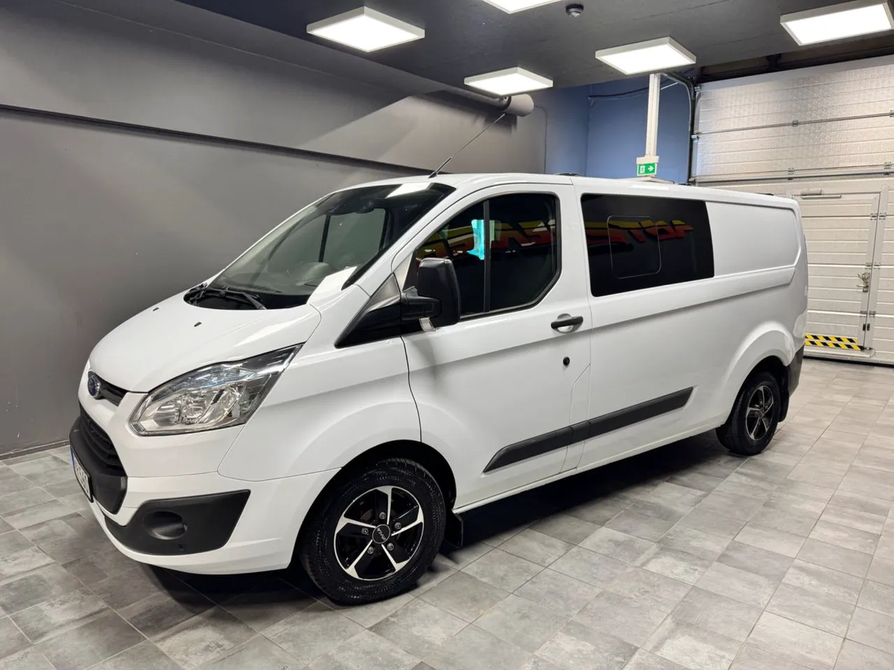 Vehicle image 4