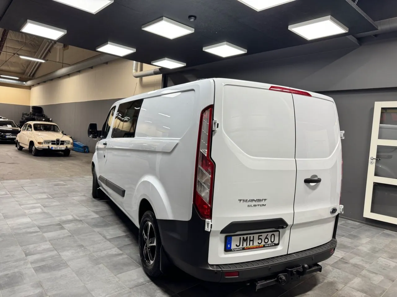 Vehicle image 3