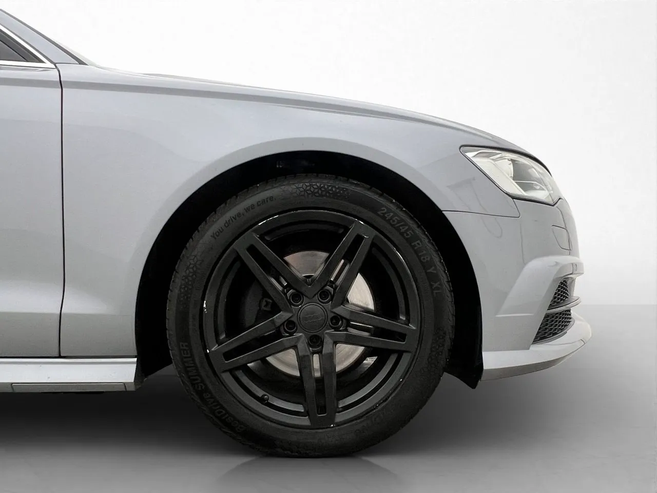 Vehicle image 30