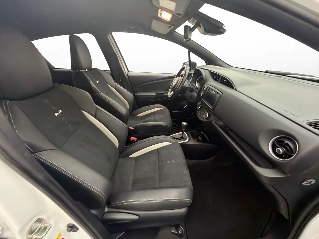 Vehicle image 24