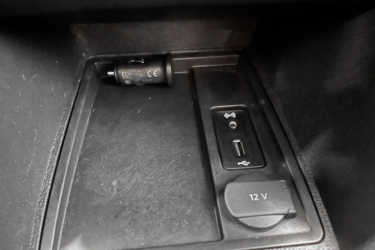 Vehicle image 24