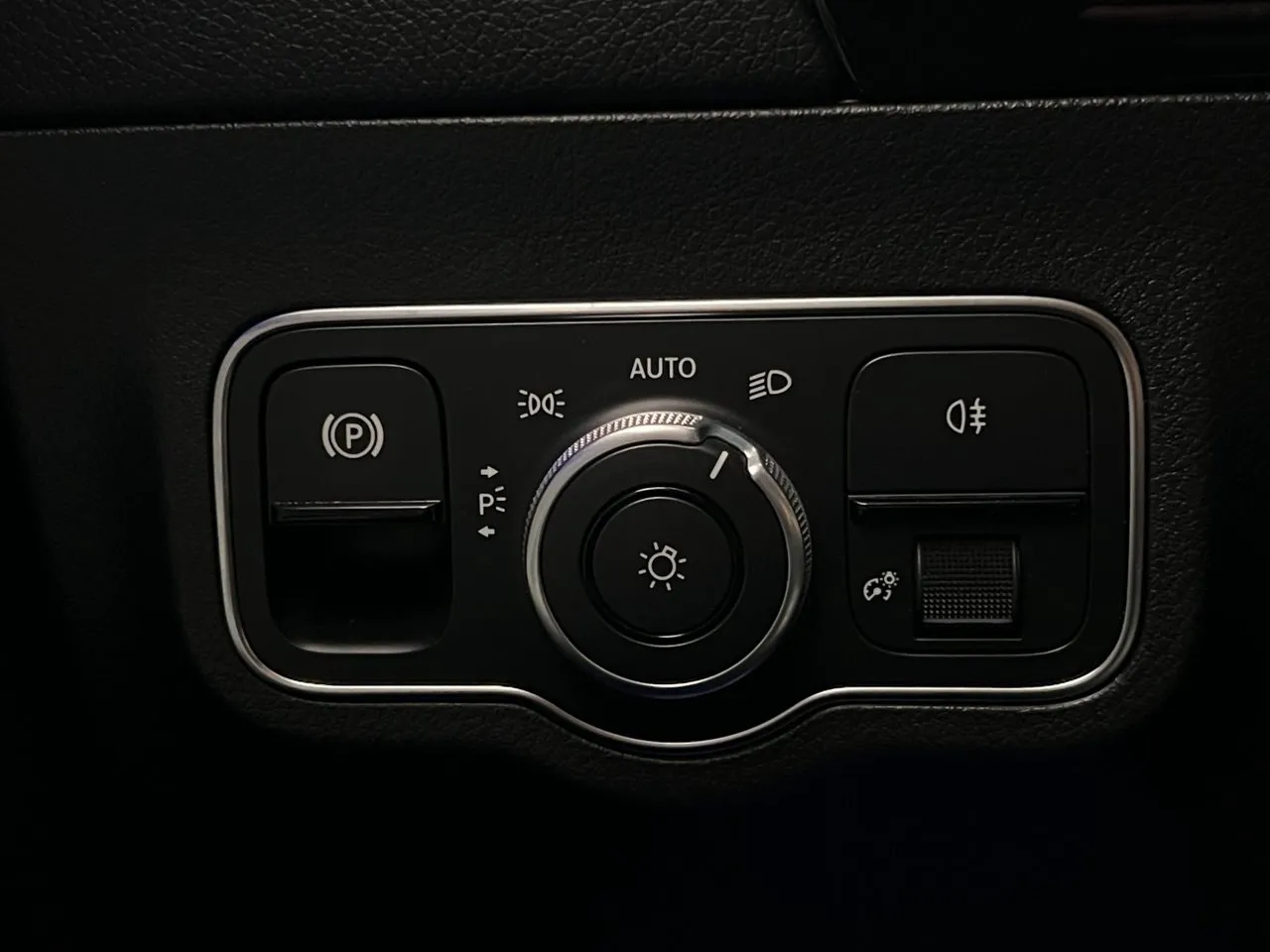 Vehicle image 34