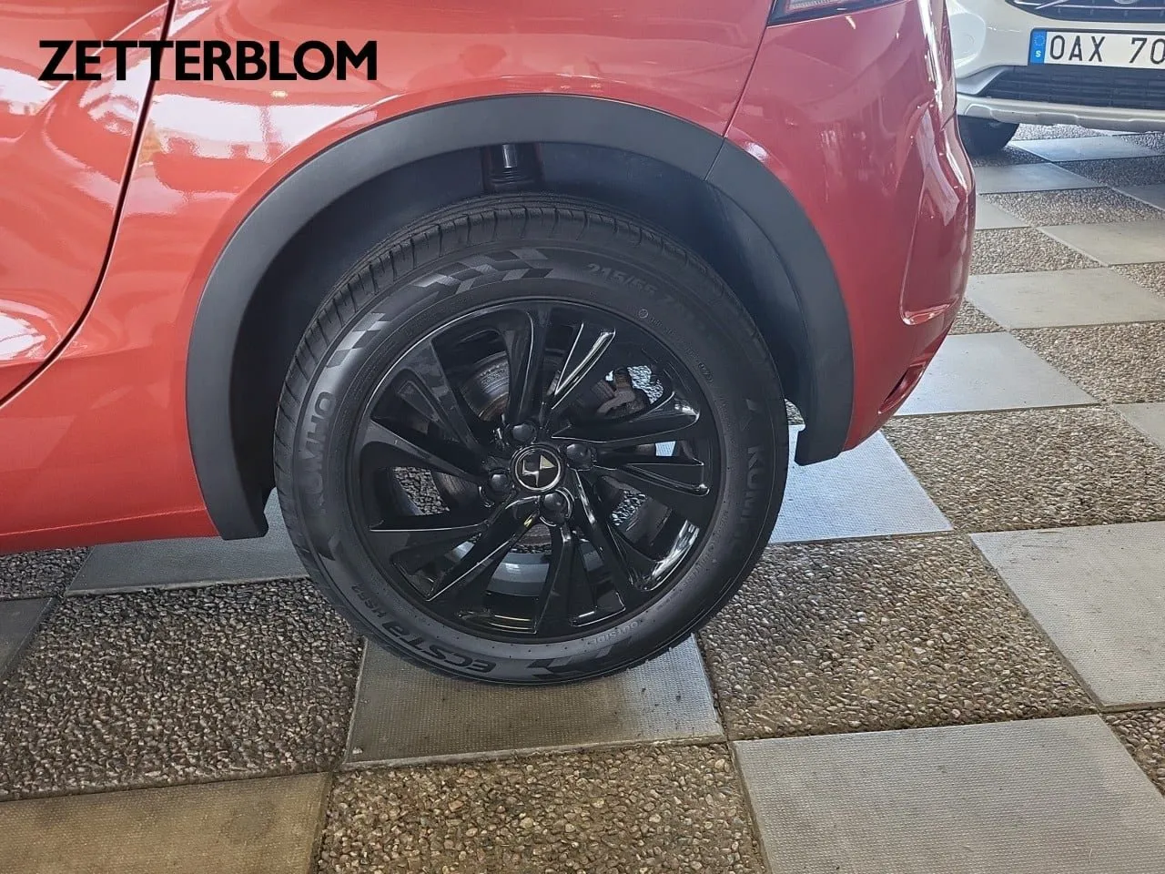 Vehicle image 12