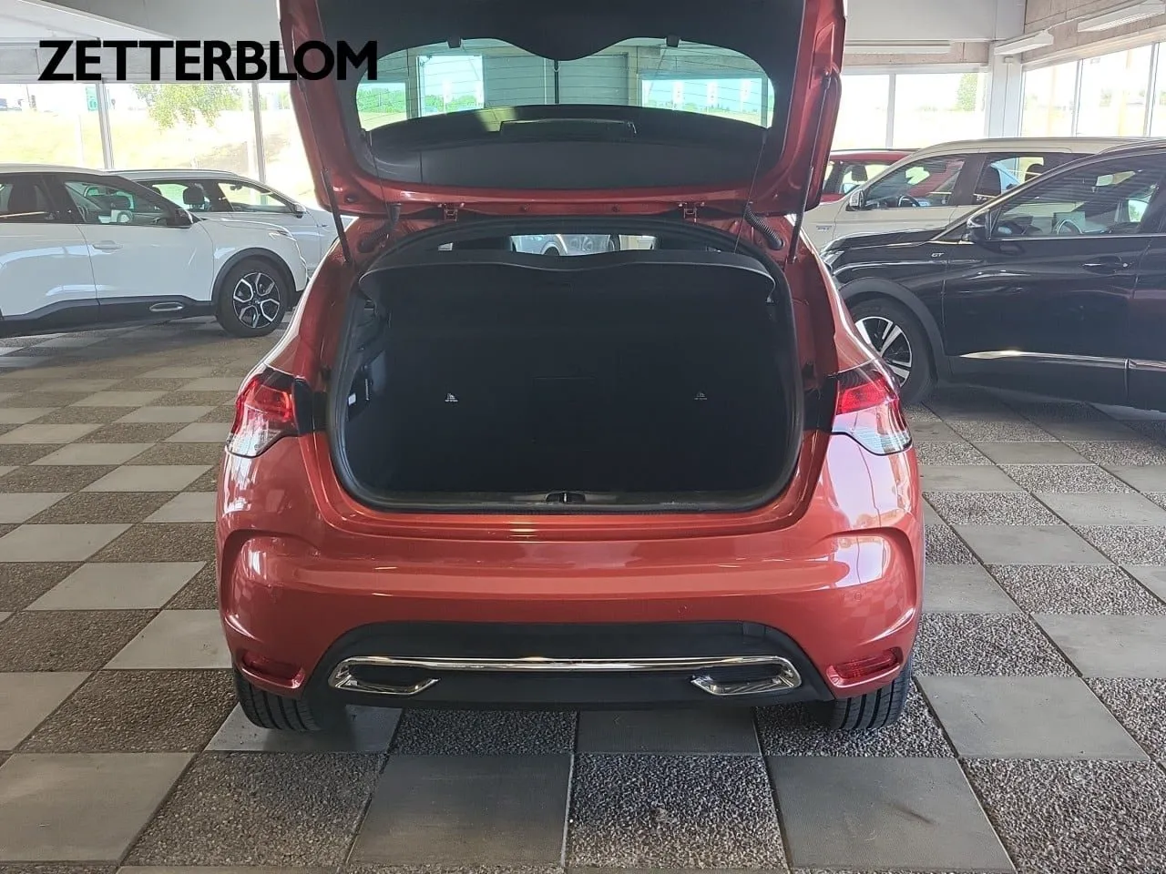Vehicle image 5